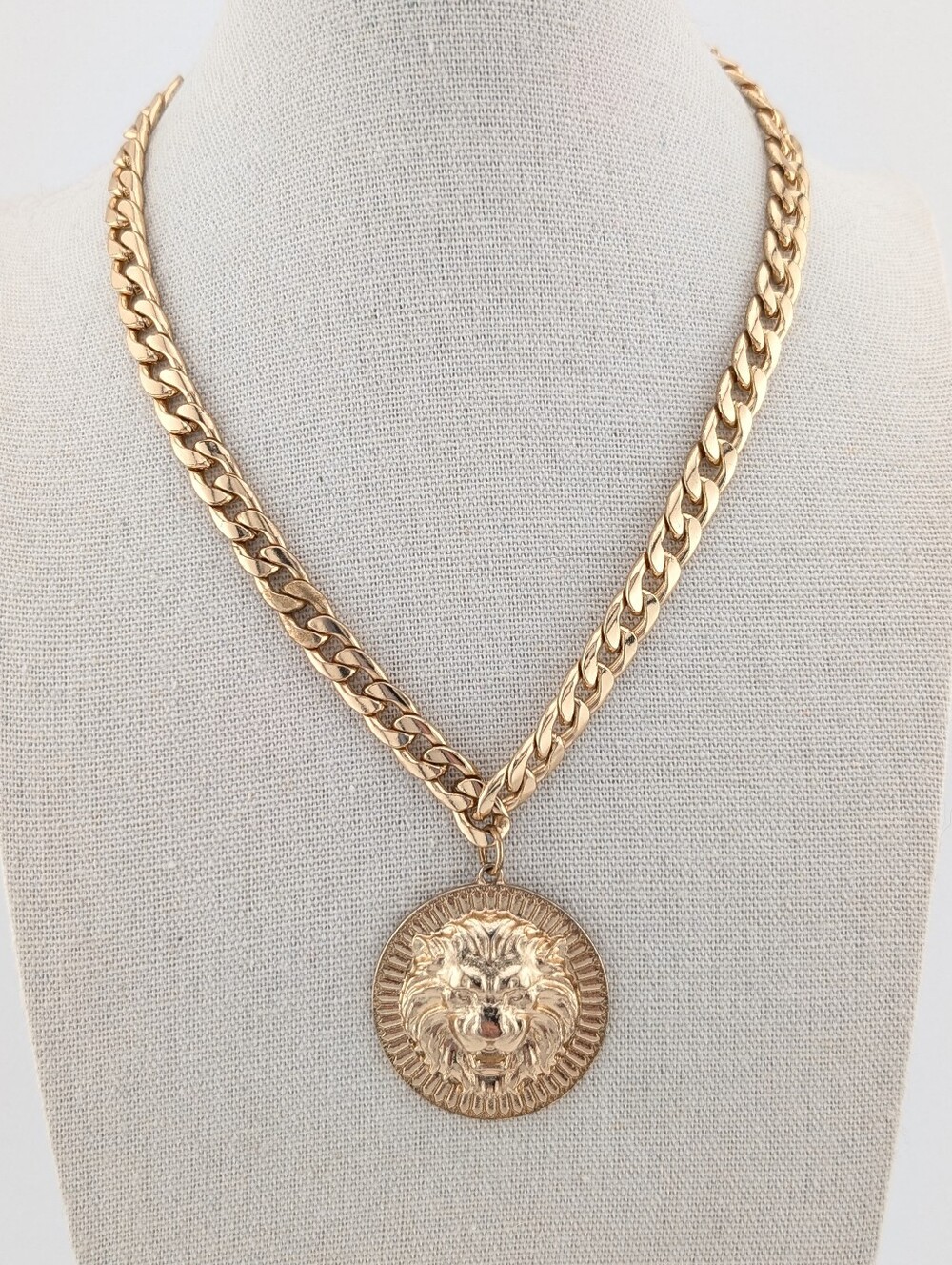 Vintage Gold Lion Medallion Chain Necklace